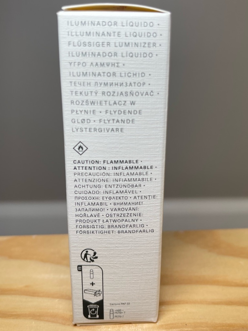 Rare Beauty Positive Light Liquid Luminizer — Mesmerize (champagne shimmer) - Picture 6 of 6